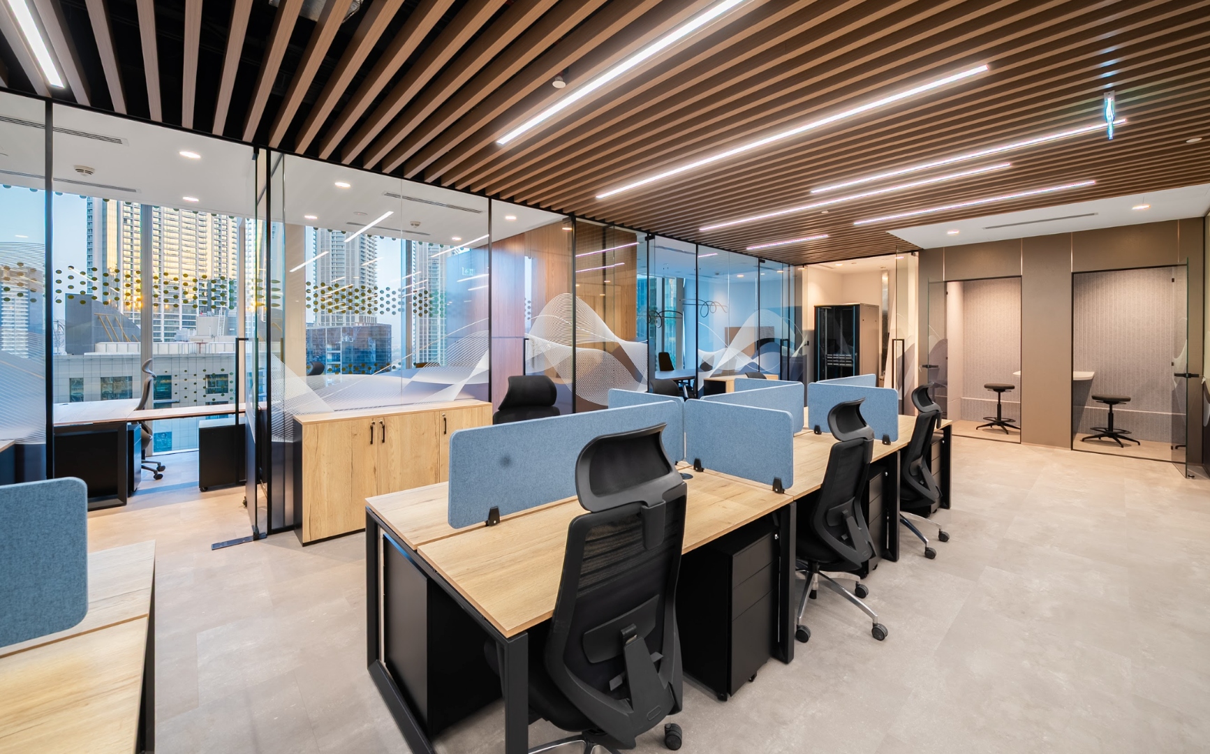 Panoramic office with Dubai skyline view